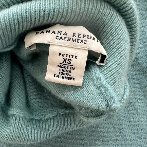 Banana Republic Cashmere Turtleneck Sweater | XS Petite | Light Aqua/Green - Picture 4 of 4